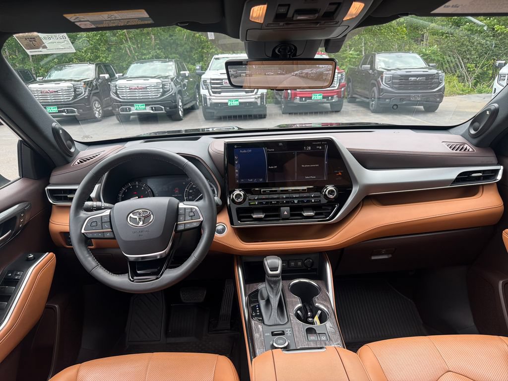 Used 2021 Toyota Highlander Platinum AWD/4WD image 17