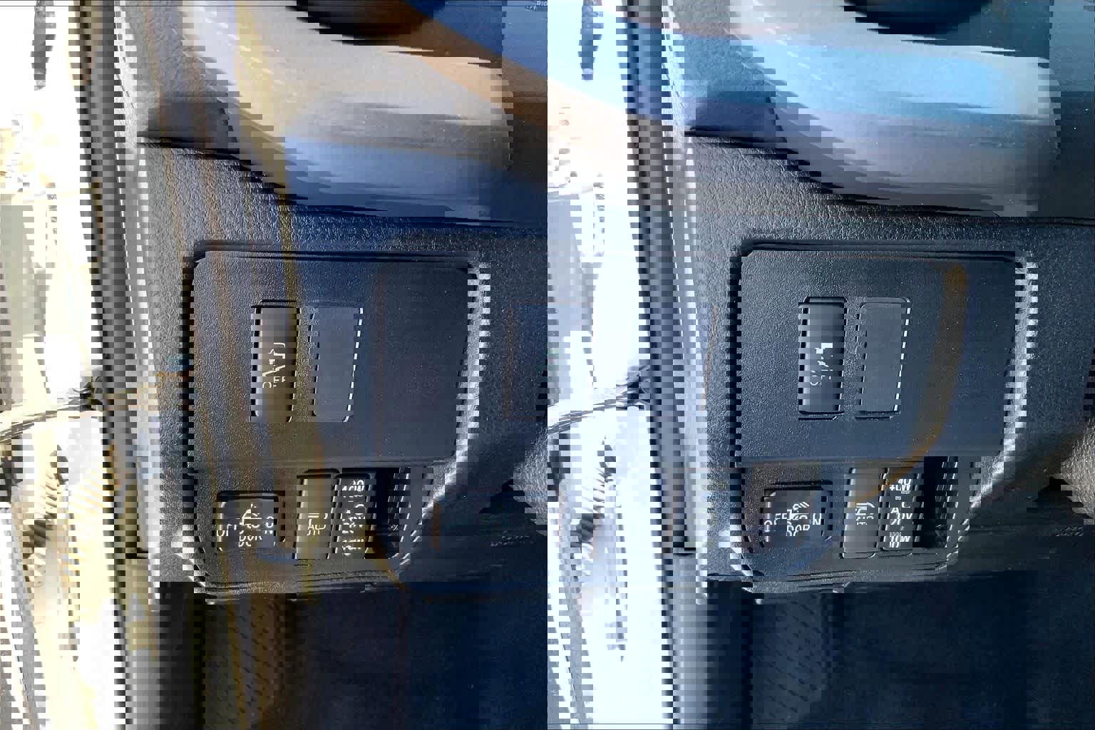 Used 2021 Toyota Tacoma TRD Off-Road w/ Technology Package AWD/4WD image 32