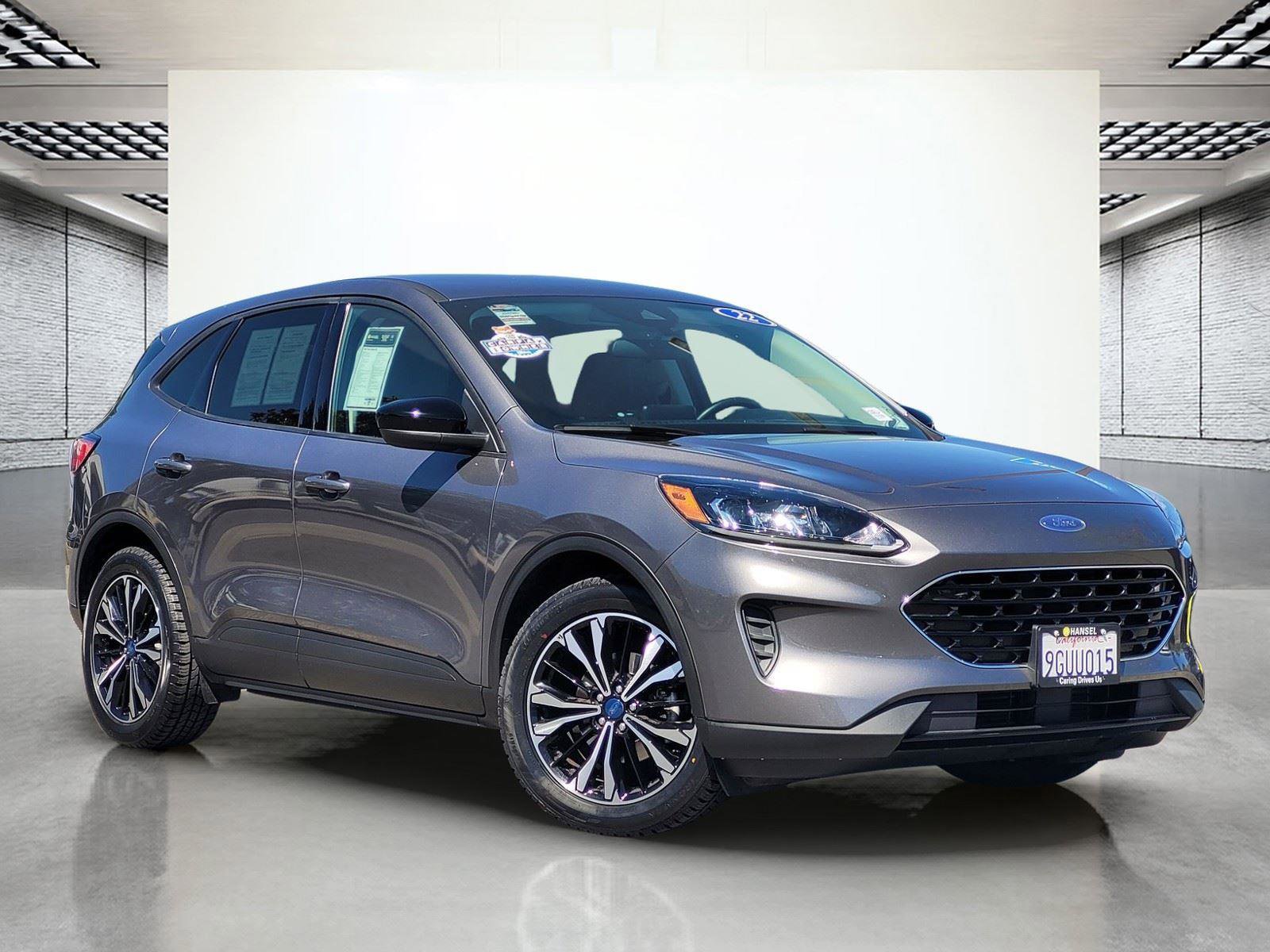 Used 2022 Ford Escape SE w/ SE Sport Appearance Package image 2