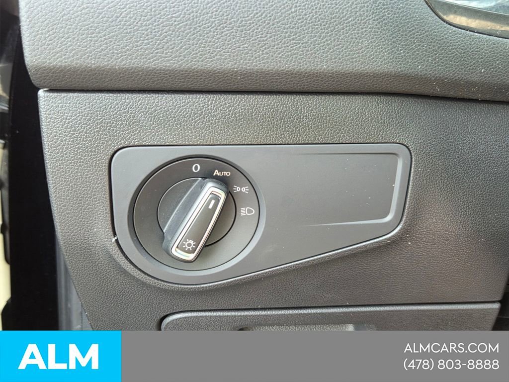 Used 2021 Volkswagen Tiguan SE image 26