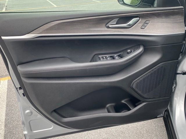 New 2025 Jeep Grand Cherokee L Limited w/ Luxury Tech Group II image 12