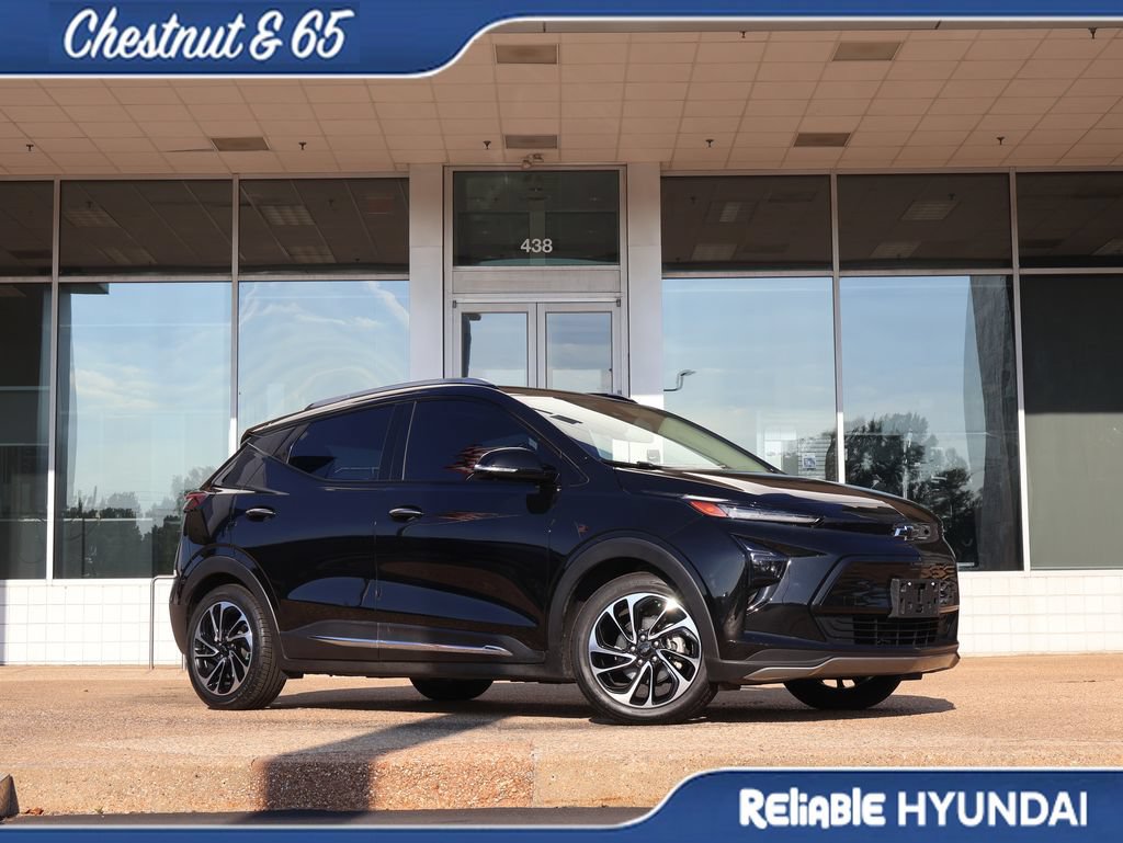 Used 2023 Chevrolet Bolt EUV Premier w/ Sun & Sound Package FWD image 2