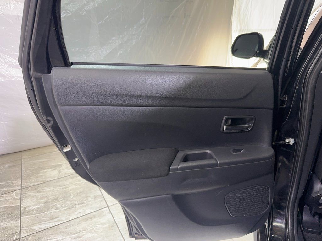 Used 2020 Mitsubishi Outlander Sport 2.0 ES image 41