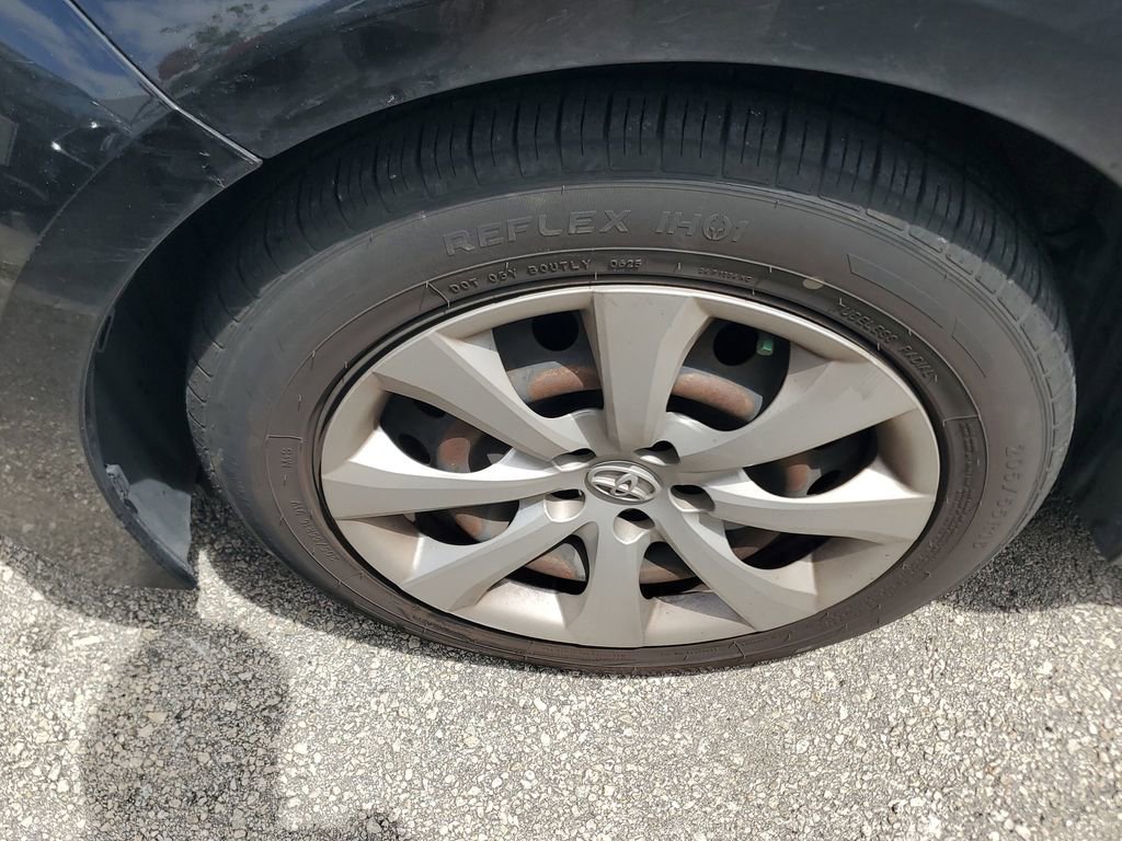 Used 2022 Toyota Corolla LE FWD image 4