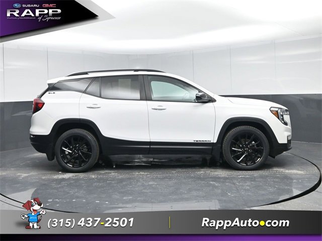 Used 2023 GMC Terrain SLE w/ Driver Convenience Package image 3