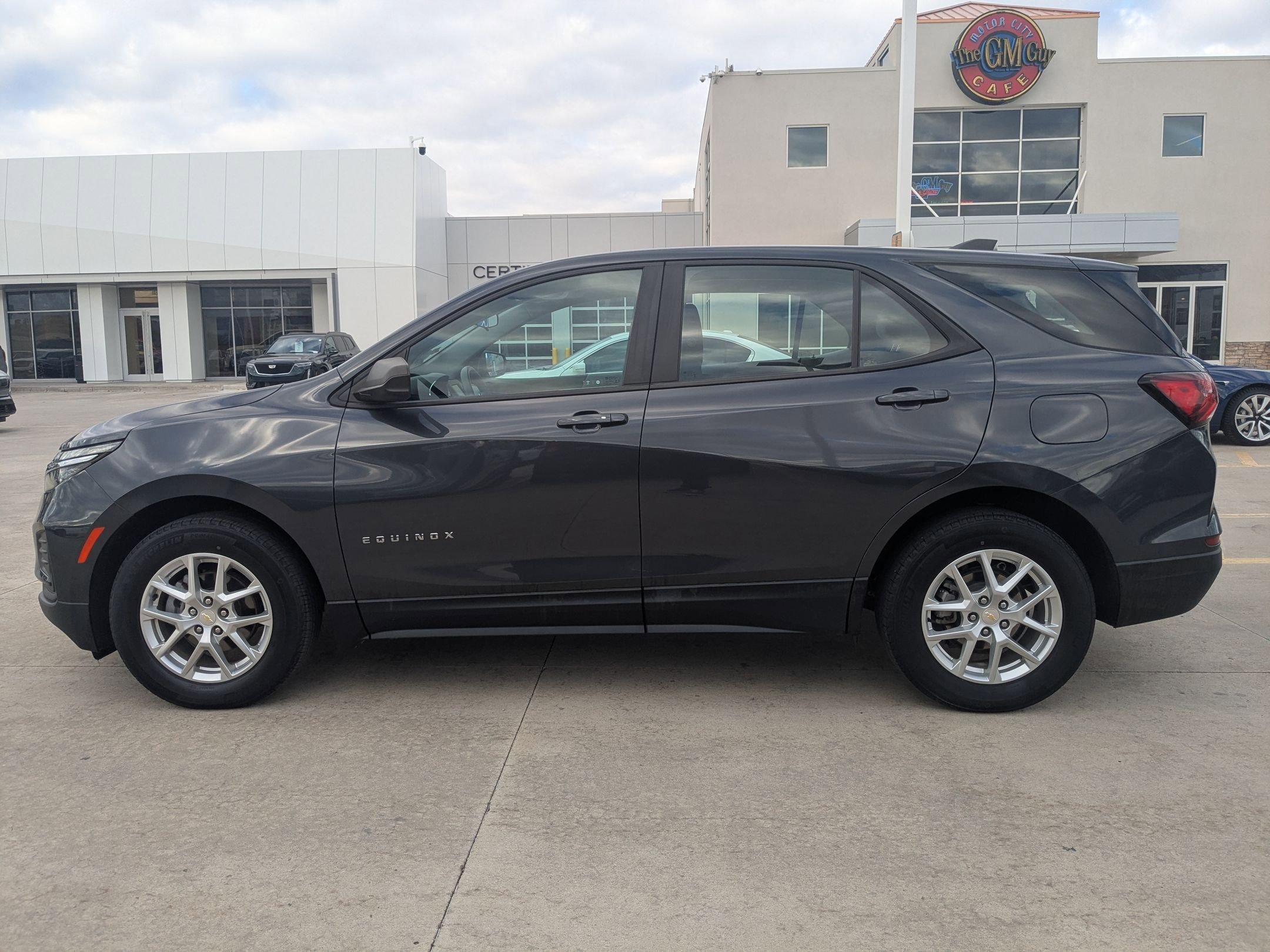 Used 2022 Chevrolet Equinox LS image 3