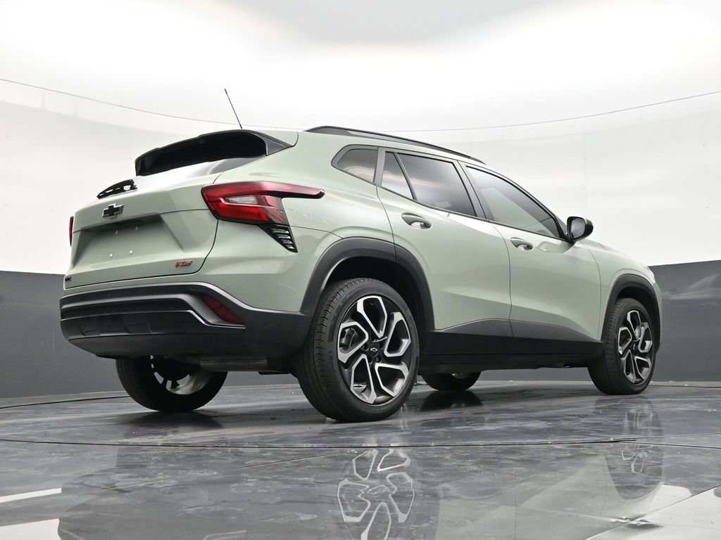 Used 2024 Chevrolet Trax RS w/ Sunroof Package FWD image 24