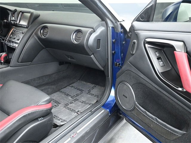 Used 2015 Nissan GT-R Black Edition image 17