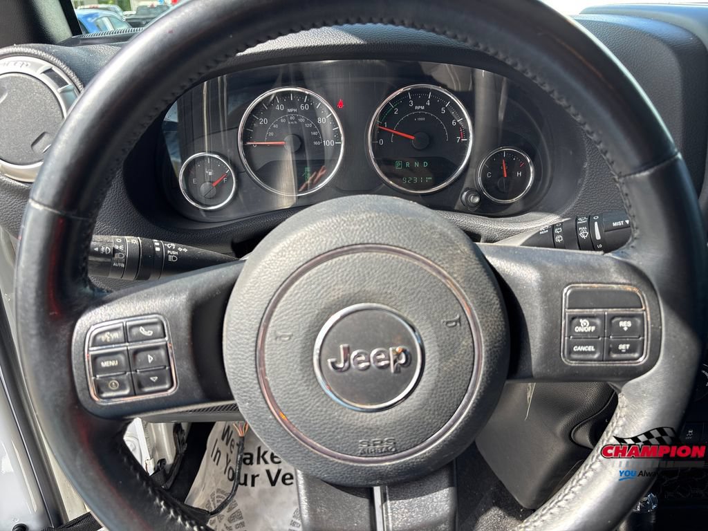 Used 2018 Jeep Wrangler Unlimited Sahara w/ Connectivity Group AWD/4WD image 14