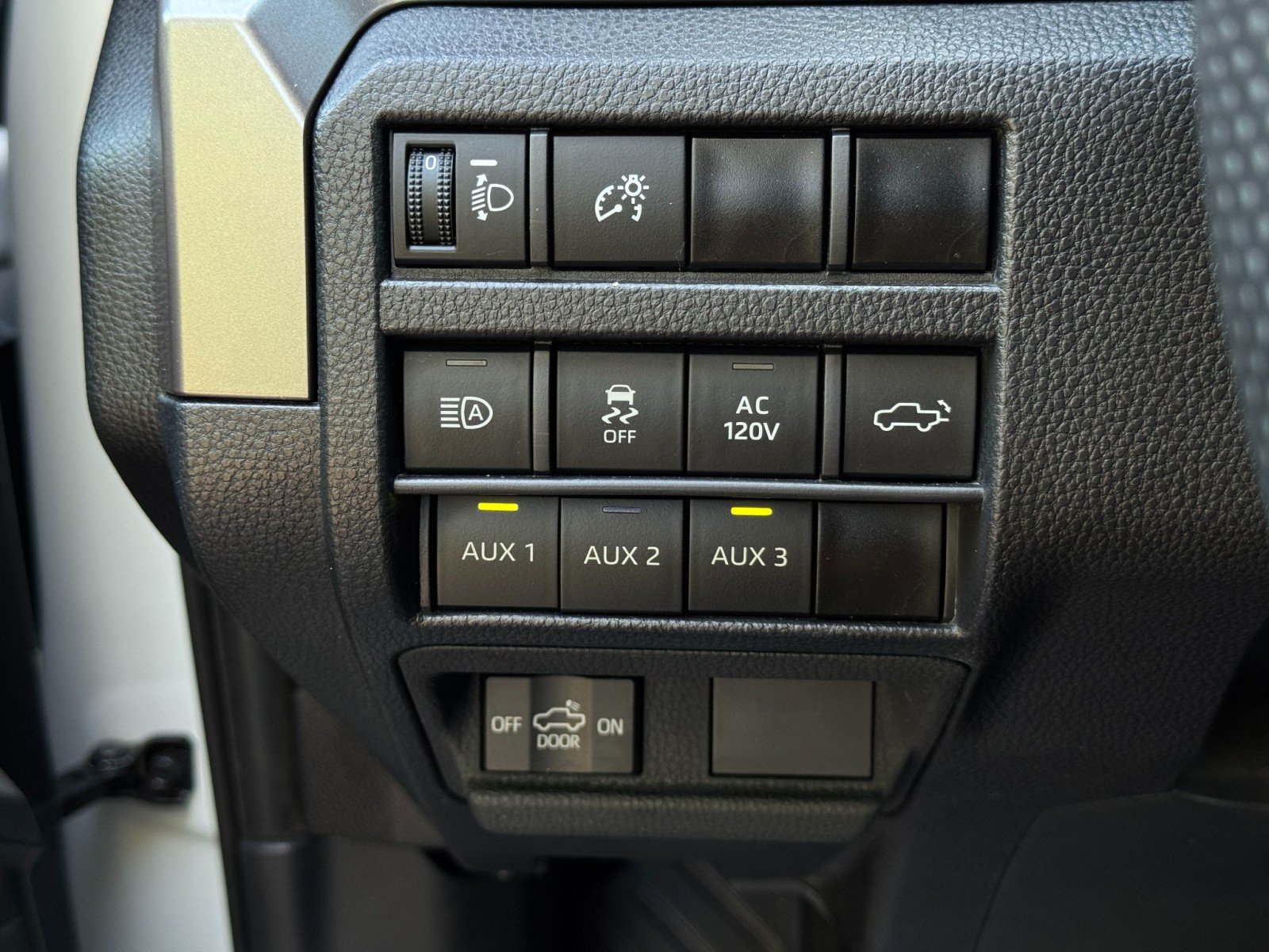 Used 2024 Toyota Tacoma TRD Sport w/ TRD Sport Premium Package AWD/4WD image 18