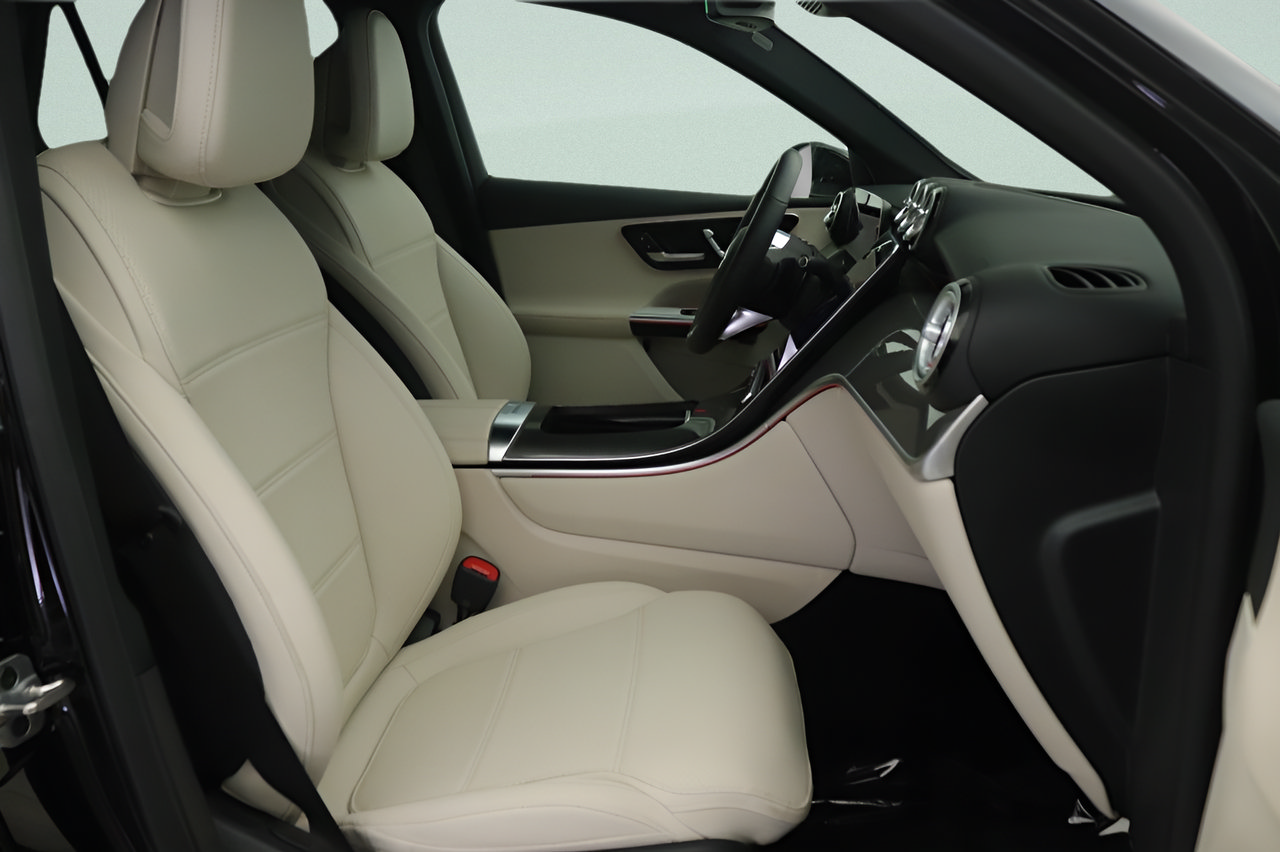 Certified 2025 Mercedes-Benz GLC 350e 4MATIC image 28