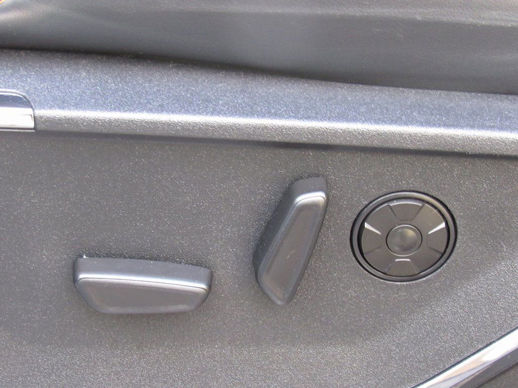 Used 2023 Ford F450 Platinum w/ FX4 Off-Road Package image 17