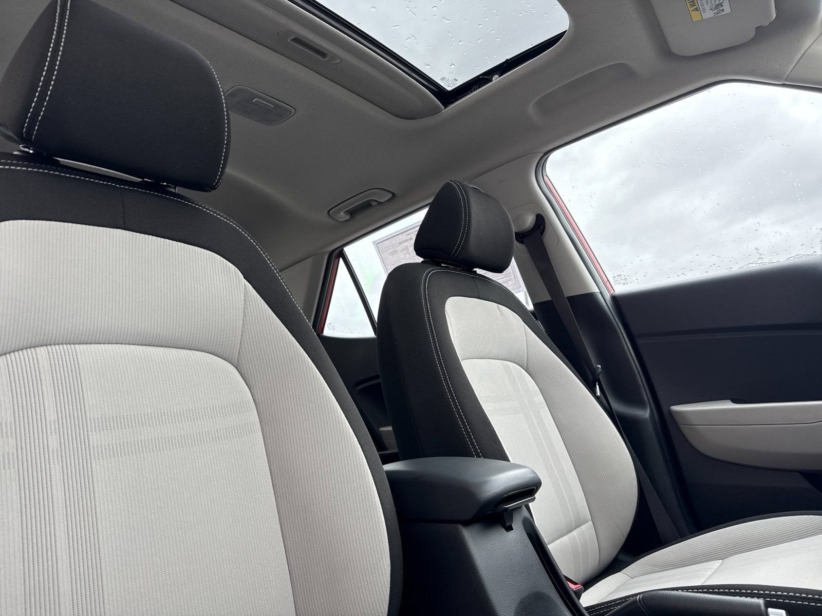 Certified 2024 Hyundai Venue SEL image 17