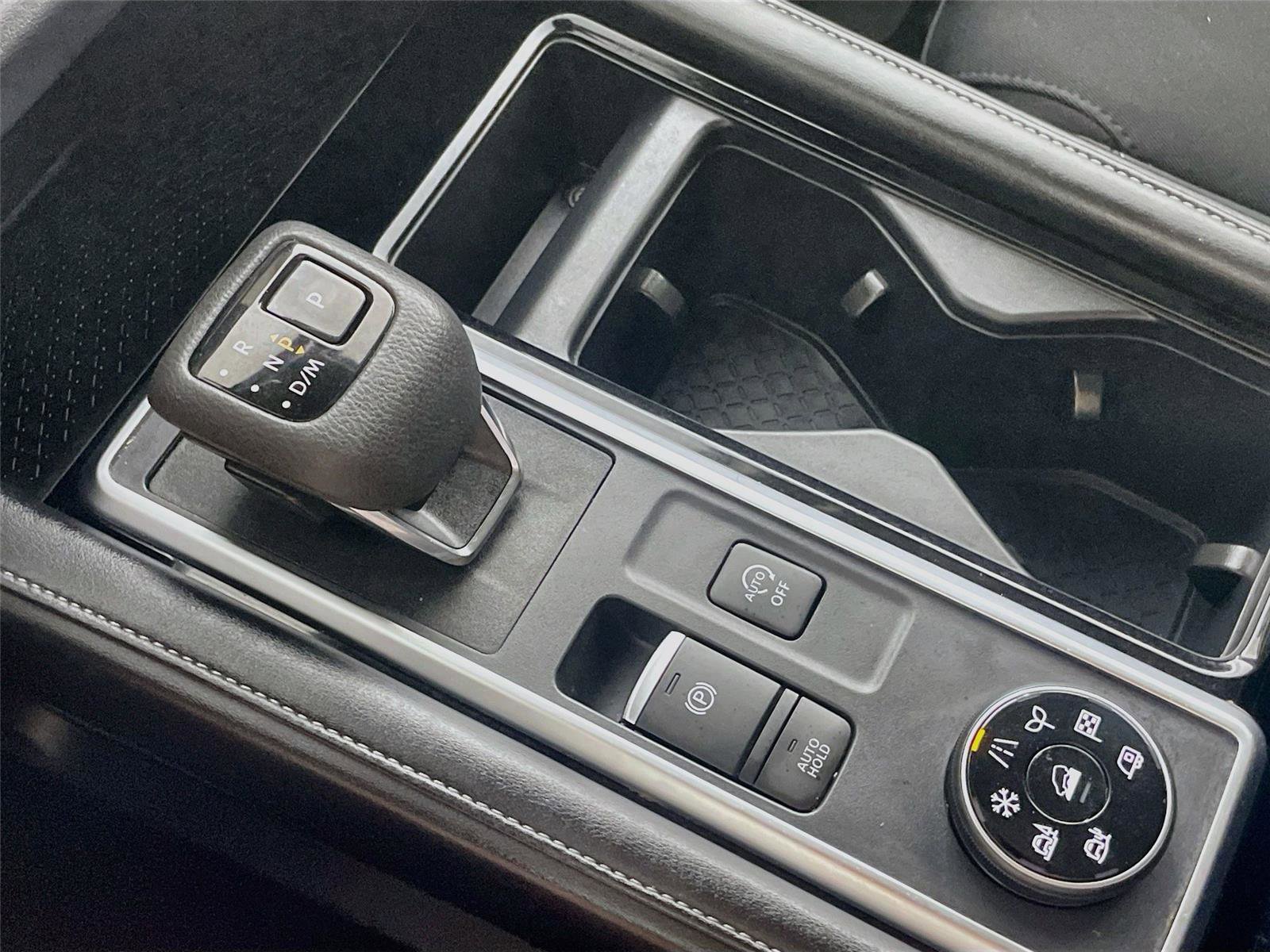 Used 2025 Nissan Pathfinder SV AWD/4WD image 19