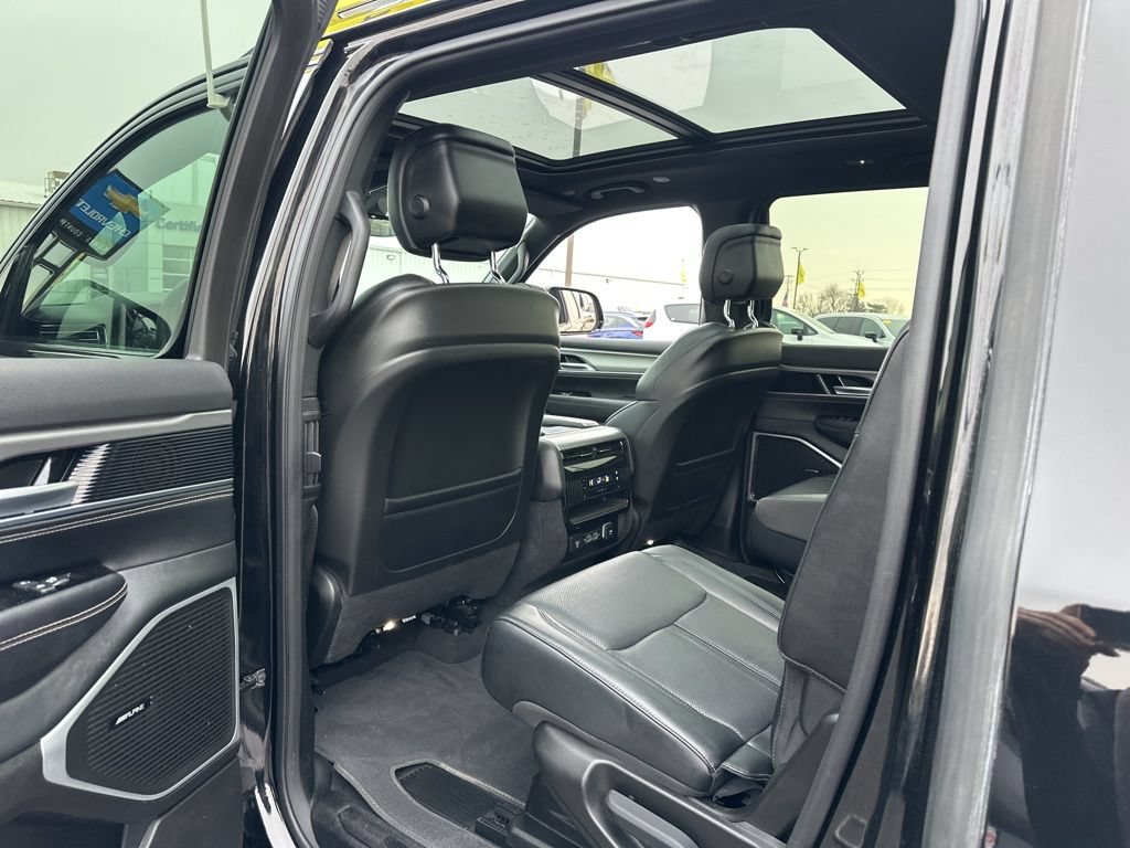 Used 2024 Jeep Wagoneer Series II AWD/4WD image 20