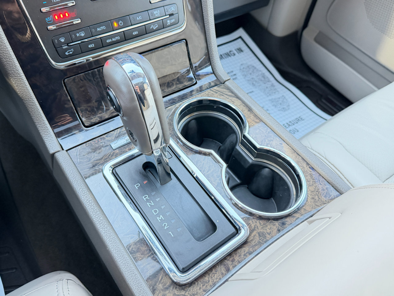 Used 2015 Lincoln Navigator L 4WD image 26