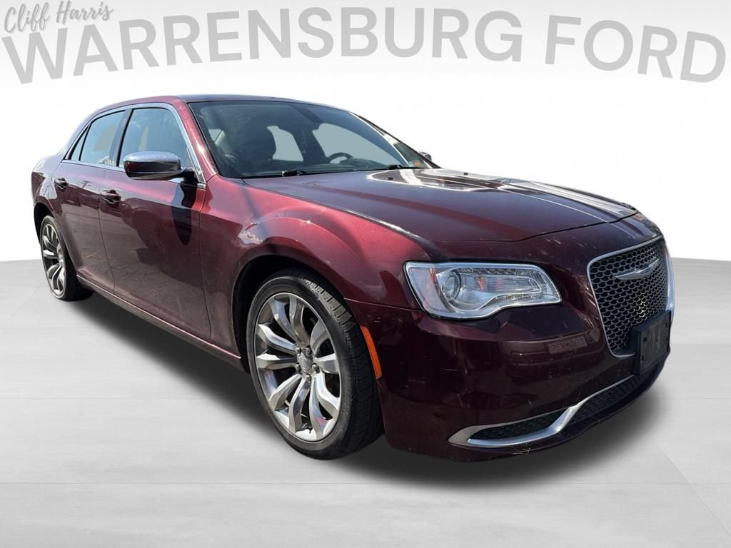Used 2018 Chrysler 300 Touring w/ Chrome Appearance Package RWD image 1