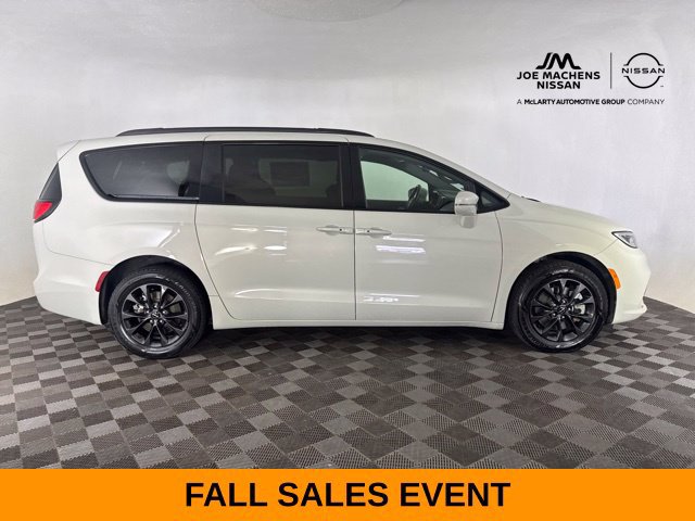 Used 2021 Chrysler Pacifica Limited w/ Uconnect Theater Family Group AWD/4WD image 8