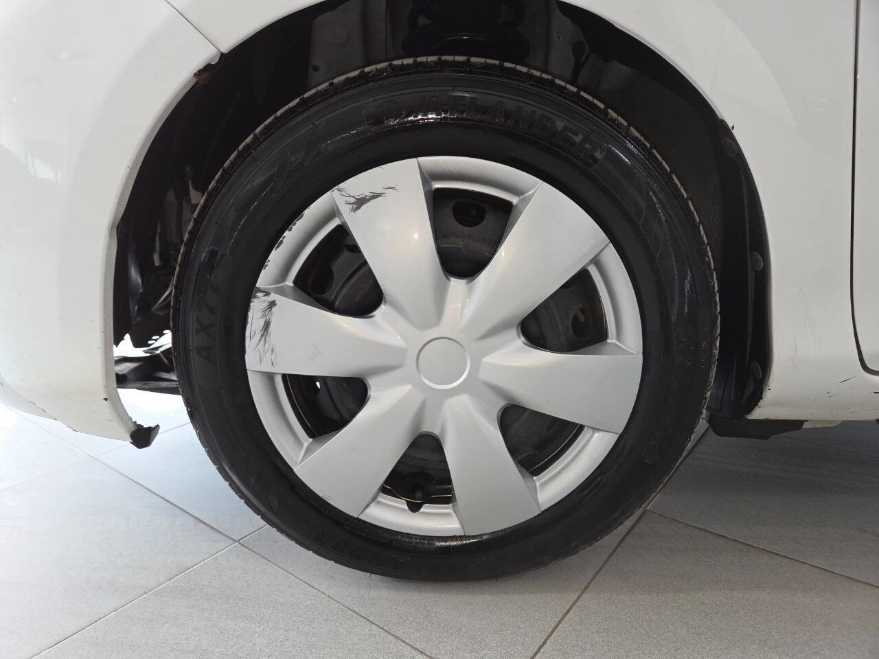 Used 2017 Toyota Yaris L FWD image 12