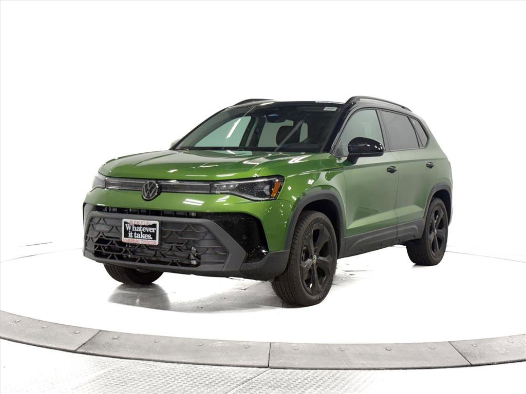 Used 2025 Volkswagen Taos SE image 3