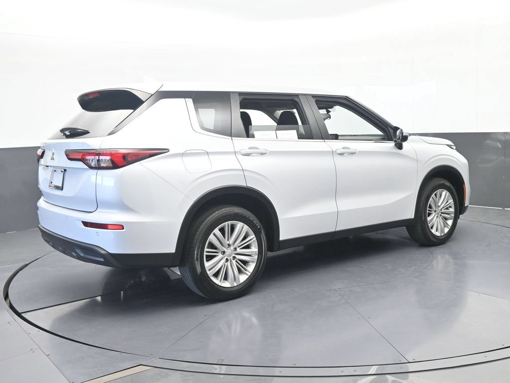 Used 2024 Mitsubishi Outlander ES FWD image 6