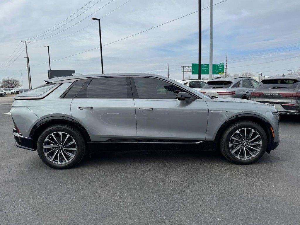 Used 2024 Cadillac Lyriq Sport image 2