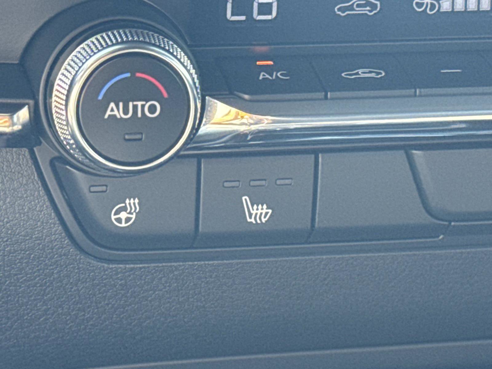 New 2026 MAZDA MAZDA3 Hatchback w/Premium Plus Pkg image 15