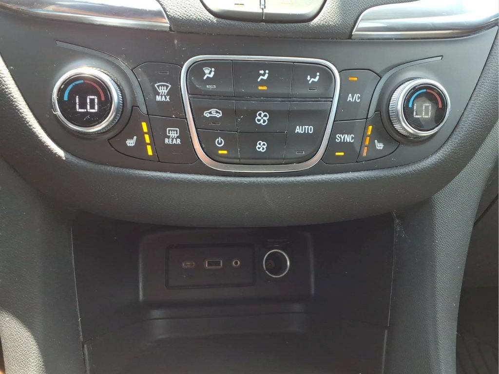 Certified 2024 Chevrolet Equinox LT FWD image 11