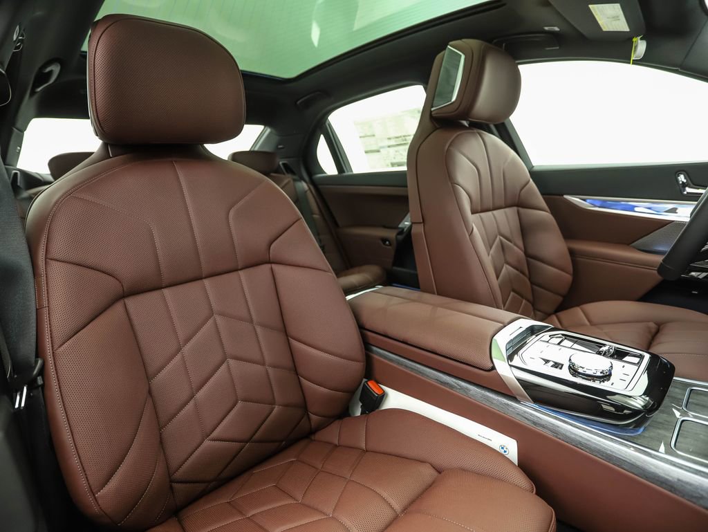 New 2026 BMW 750e xDrive image 34