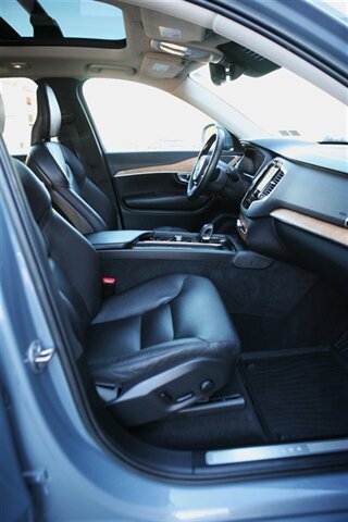 Used 2023 Volvo XC90 B6 Plus AWD/4WD image 19