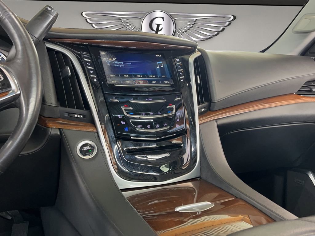 Used 2020 Cadillac Escalade Luxury RWD image 13