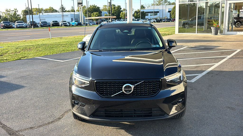 Certified 2026 Volvo XC40 B5 Plus AWD/4WD image 4
