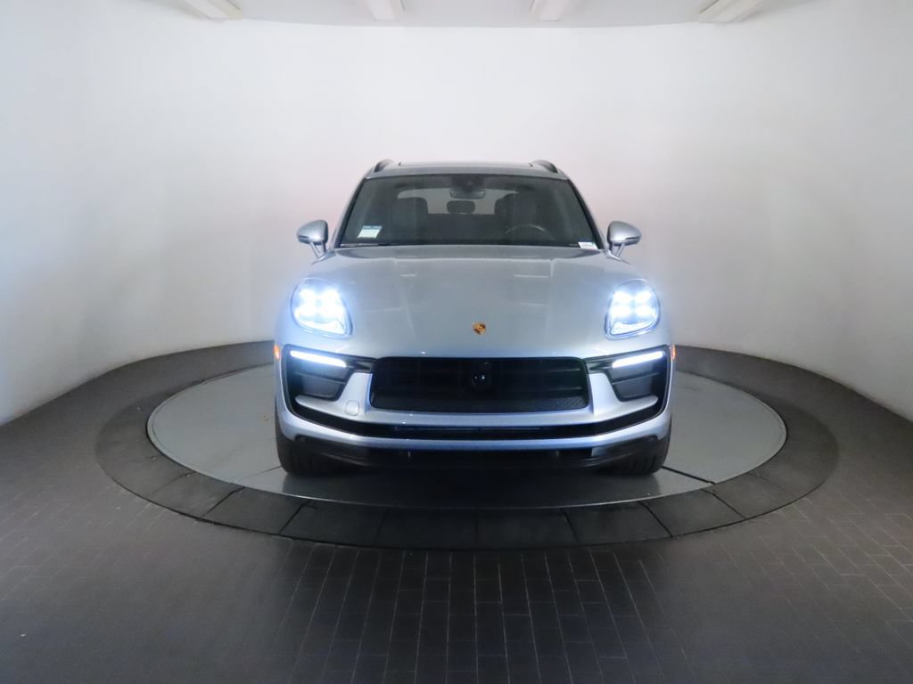 Certified 2026 Porsche Macan AWD/4WD image 10