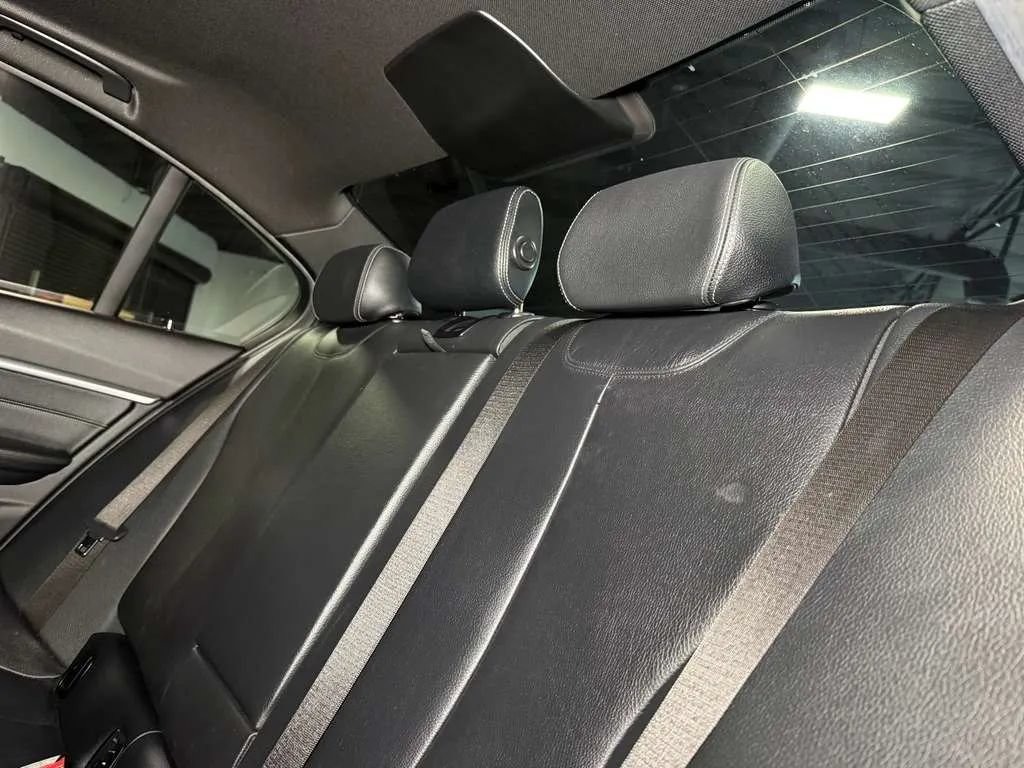 Used 2018 BMW 328d Sedan RWD image 18