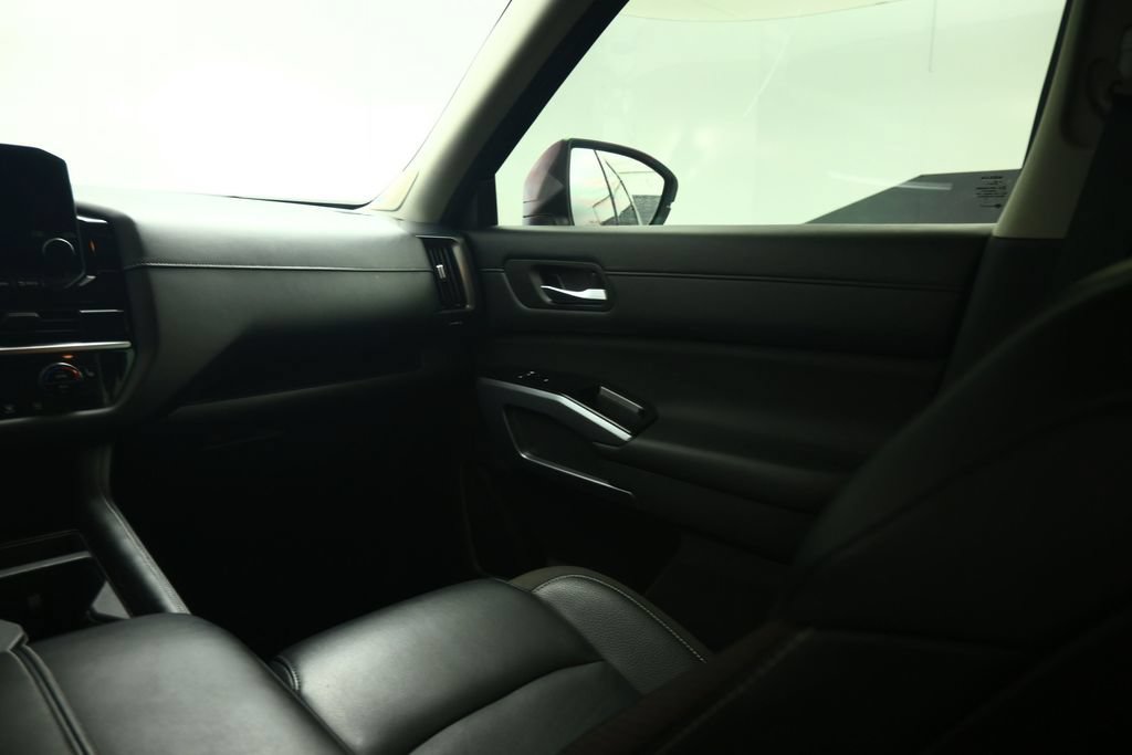 Used 2023 Nissan Pathfinder SL w/ SL Premium Package FWD image 43
