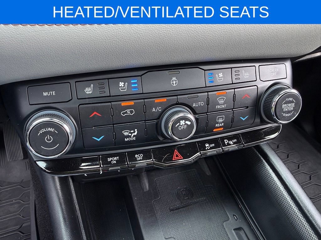 Used 2022 Dodge Durango R/T w/ Blacktop Package AWD/4WD image 5