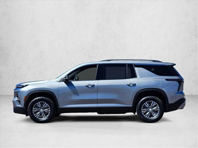 Used 2025 Chevrolet Traverse LT w/ Driver Confidence Package image 9