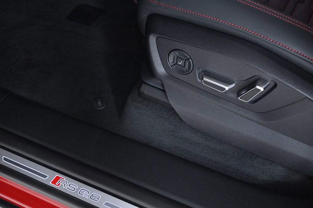 New 2026 Audi RS Q8 performance image 18