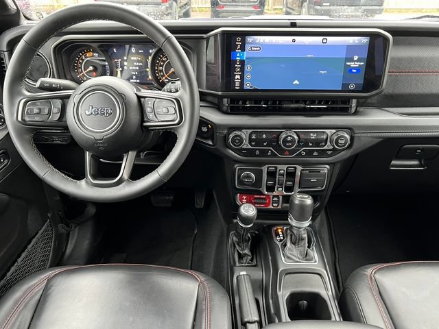 Used 2025 Jeep Wrangler Unlimited Rubicon AWD/4WD image 3