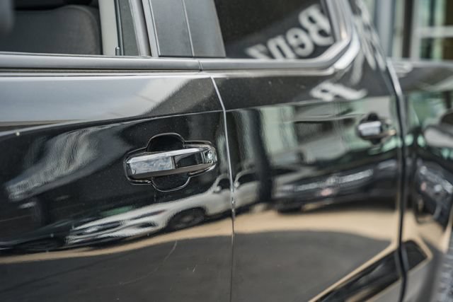 Used 2022 Chevrolet Silverado 1500 LT Trail Boss w/ LPO, Dark Essentials Package AWD/4WD image 17