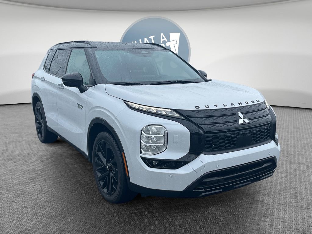 Used 2025 Mitsubishi Outlander 4WD Plug-In Hybrid image 1