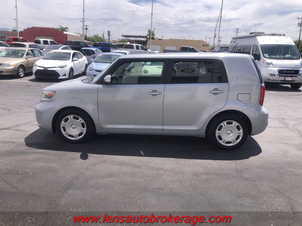 Used 2010 Scion xB FWD image 5