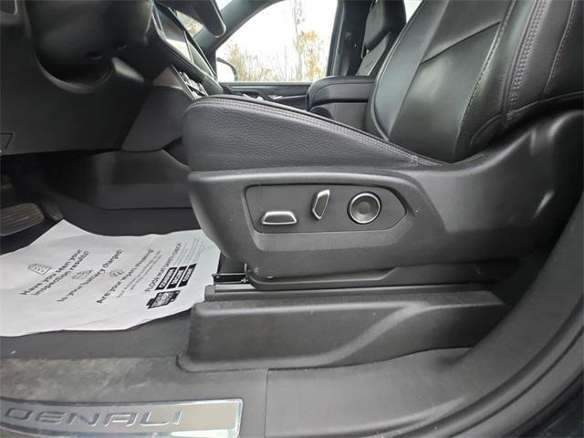 Used 2024 GMC Yukon XL Denali image 12