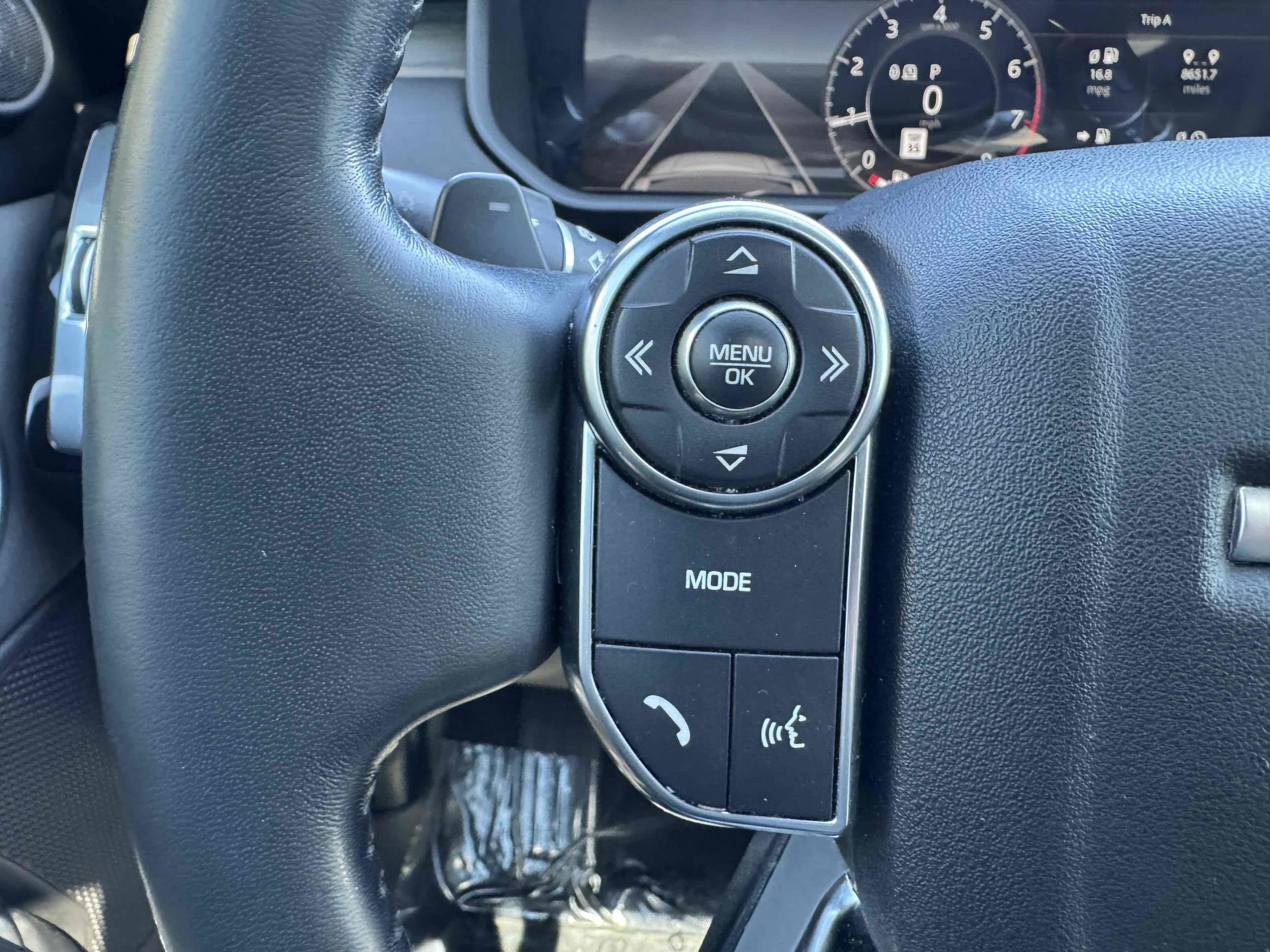 Used 2018 Land Rover Discovery HSE AWD/4WD image 23