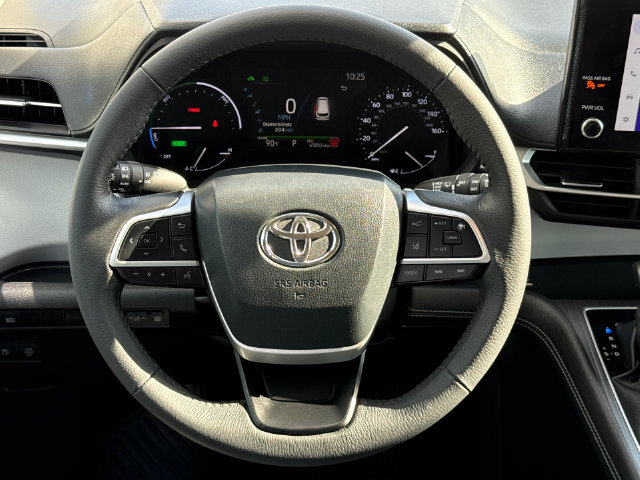 Used 2025 Toyota Sienna XLE FWD image 15