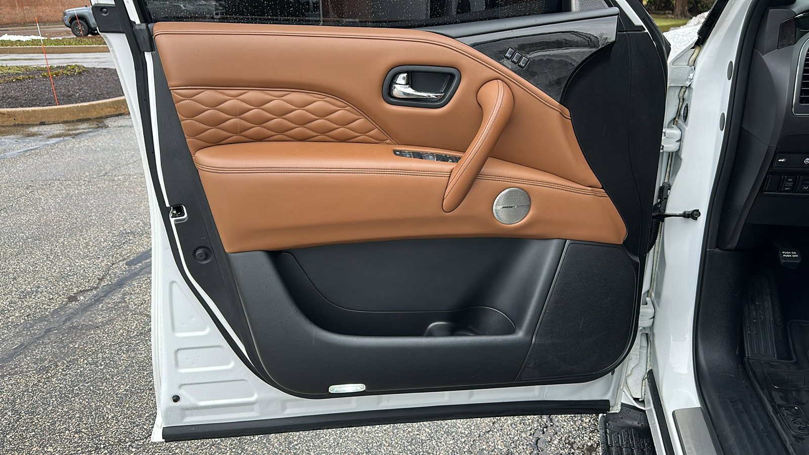 Used 2022 INFINITI QX80 Sensory image 17