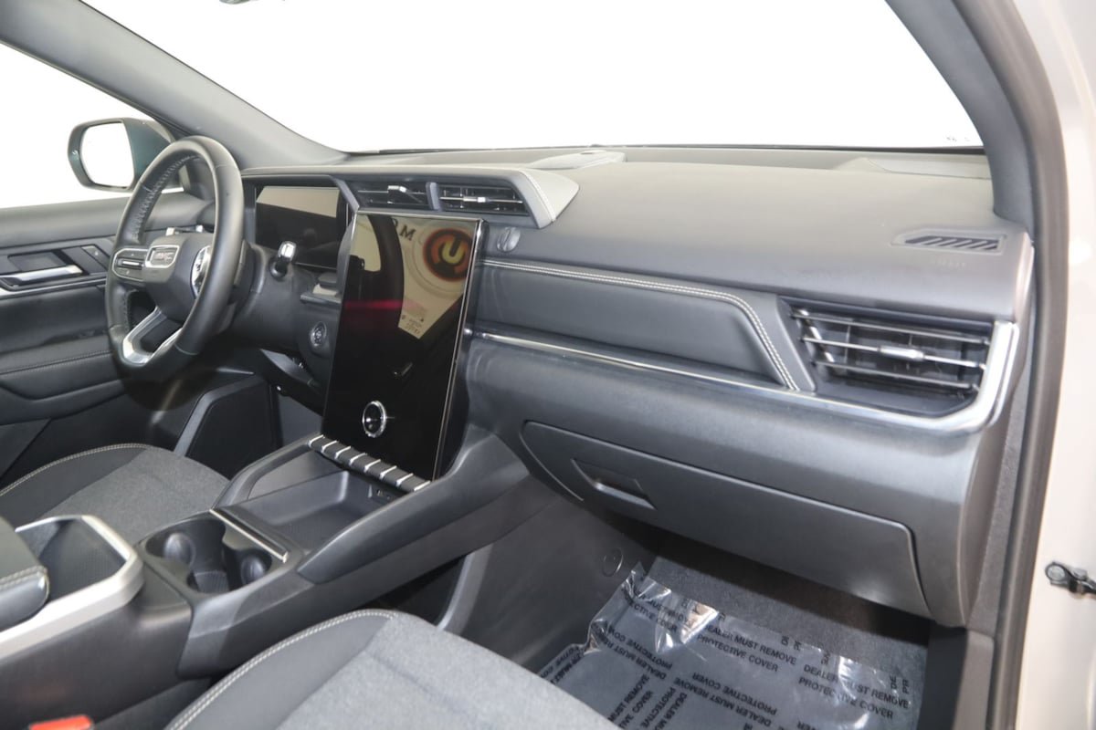 Used 2025 GMC Terrain Elevation w/ Technology Package II AWD/4WD image 38