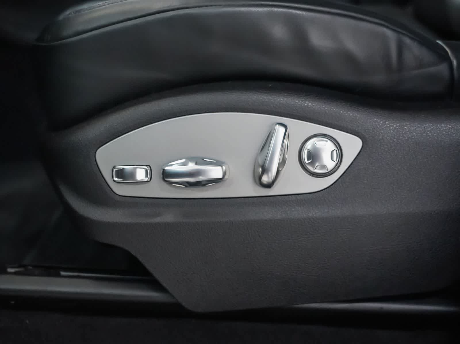 Certified 2024 Porsche Macan S AWD/4WD image 26
