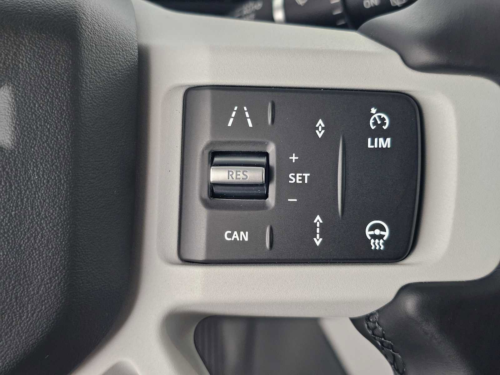 New 2026 Land Rover Defender 110 X-Dynamic SE image 28