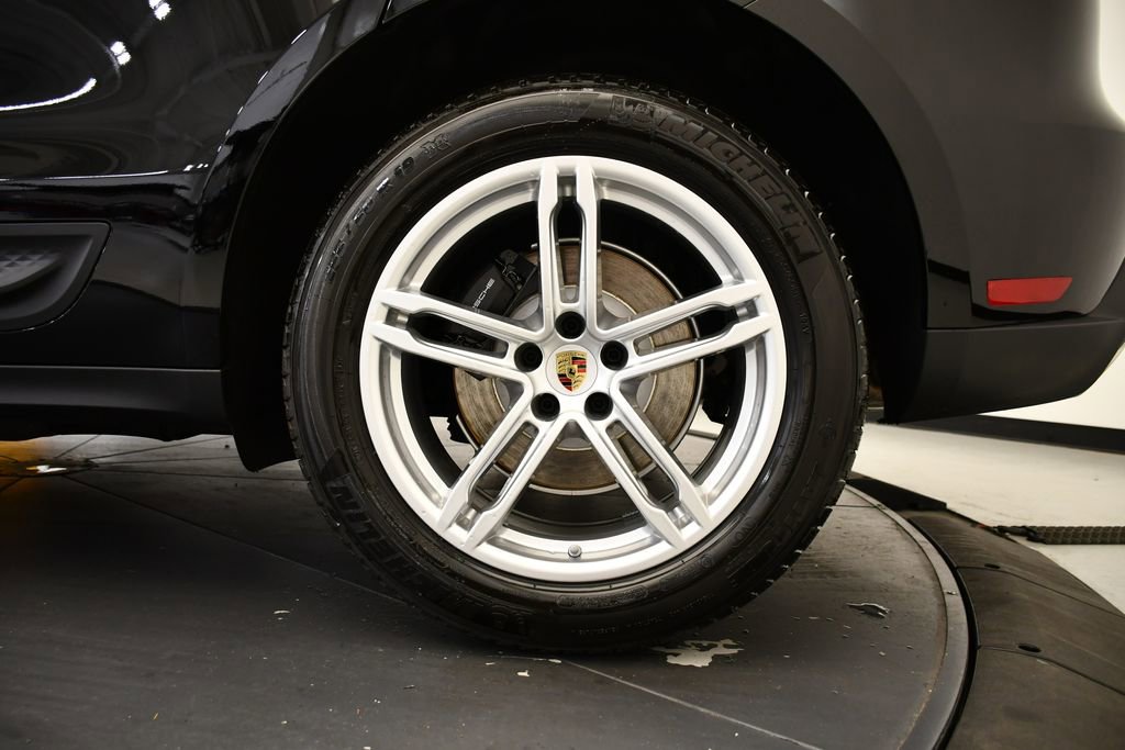 Certified 2025 Porsche Macan Turbo AWD/4WD image 16